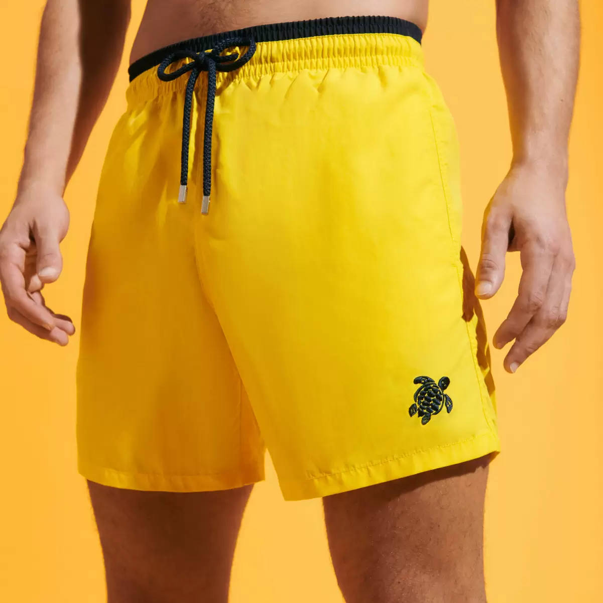 Herren Sonne / Gelb Zweifarbige Solid Bicolore Badeshorts Für Herren Der Klassiker Moorea Marke Vilebrequin - 2